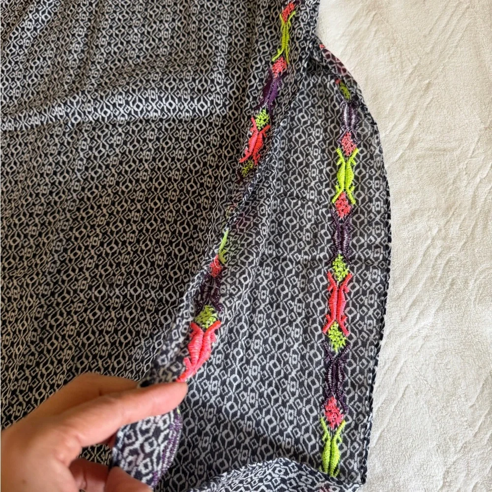 Old Navy Black and White scarf with Neon Trim